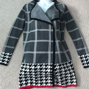 VENUS Sweater Black White/Red